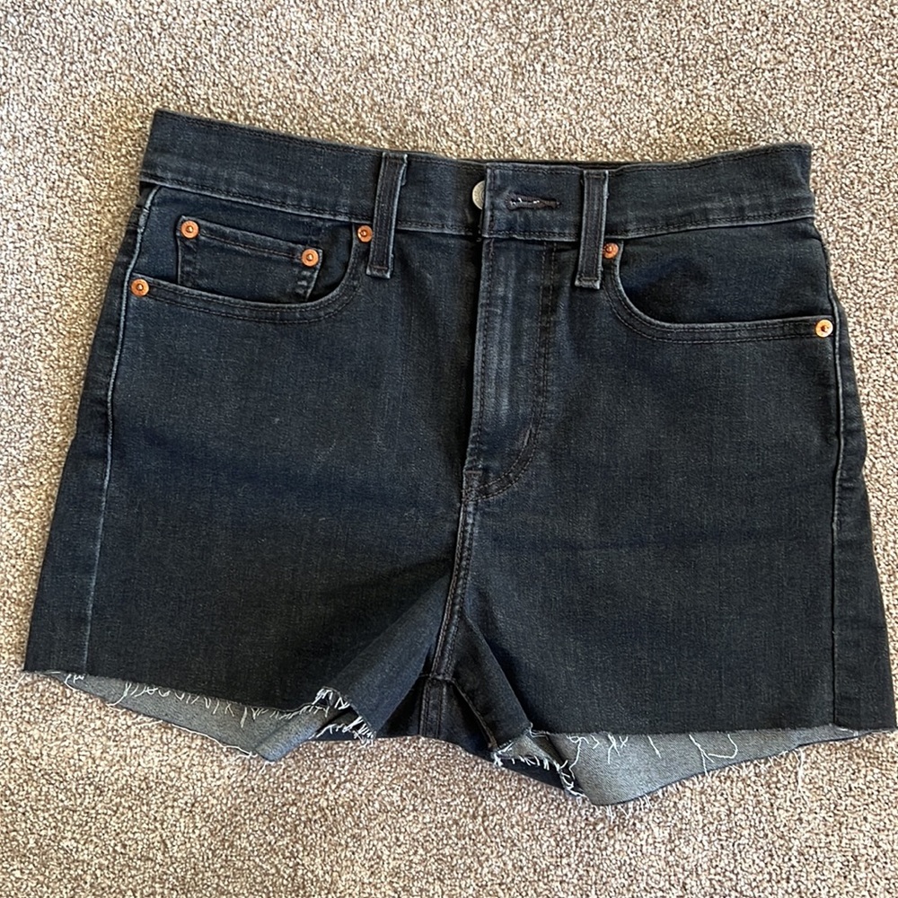 Levi's High Rise Shorts - Picture 4 of 6